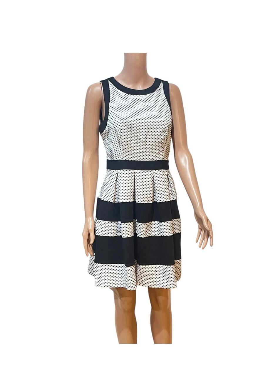 Elle Sleeveless Short Dress Size 4